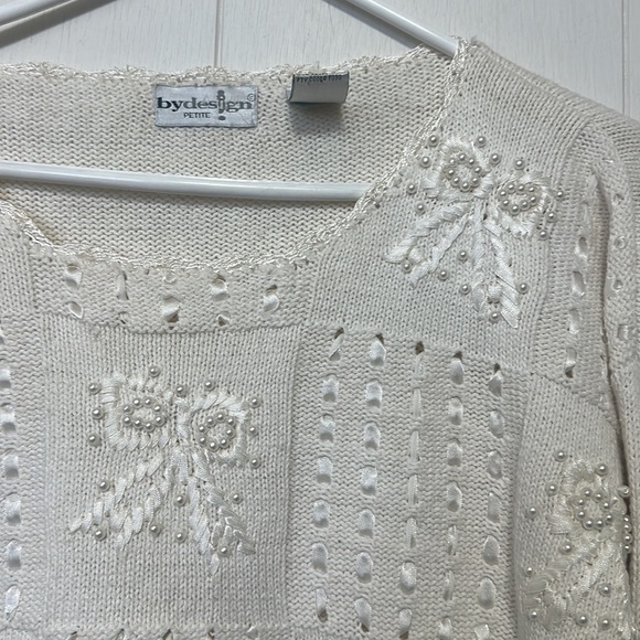 - Vintage by design ivory sweater with bows - Picture 2 of 4